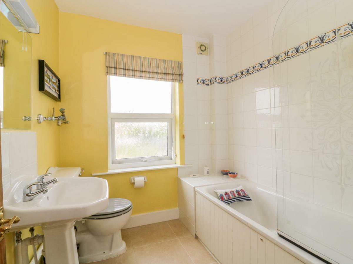 Sea View Cottage Frinton-on-Sea Exterior photo