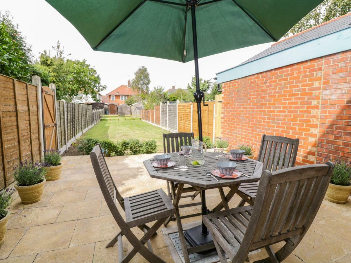 Sea View Cottage Frinton-on-Sea Exterior photo